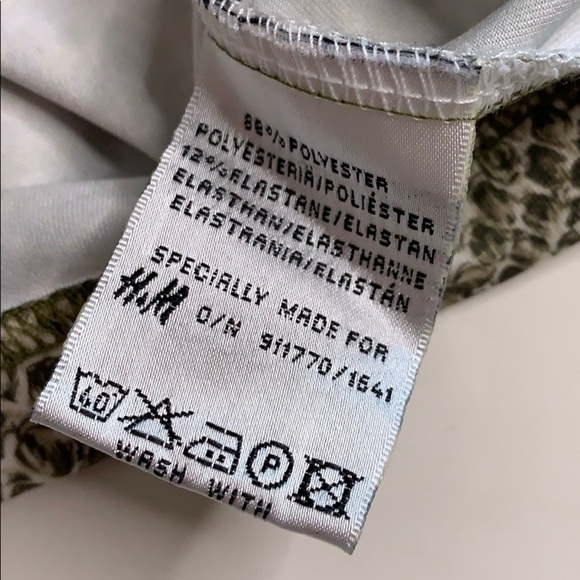 H&M Olive Snakeskin print women’s slinky tank top size small mob wife - Picture 6 of 6